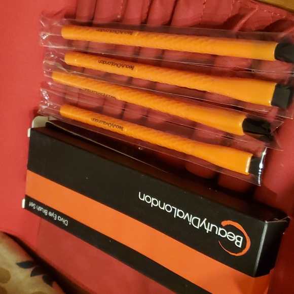 Set of 4 eye shadow brushes - Picture 3 of 5